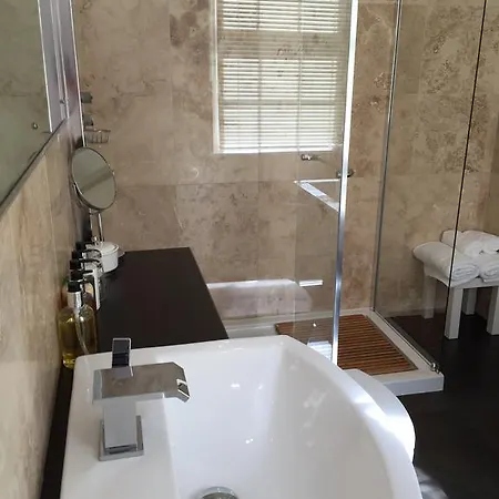 Sandpiper House Guest house 4*