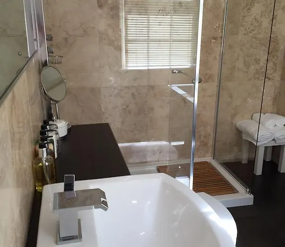 Sandpiper House Guest house 4*